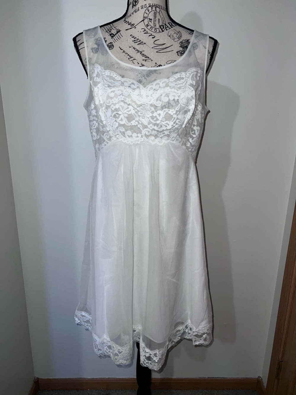 Shadowline Vintage White Lace Bridal Nightgown Pearl Detail Empire Waist Medium